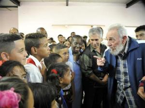 Fidel inauguró complejo docente Vilma Espín Guillois