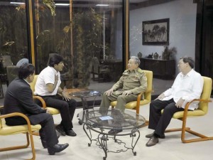 General de Ejército Raúl Castro y el compañero Evo Morales Ayma